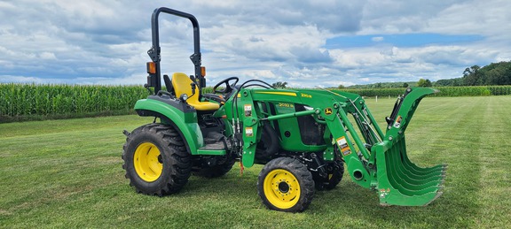 2018 John Deere 2032R Tractor Compact