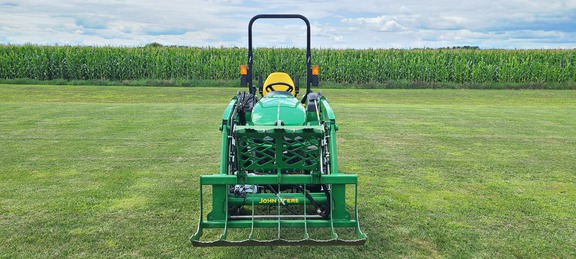 2018 John Deere 2032R Tractor Compact