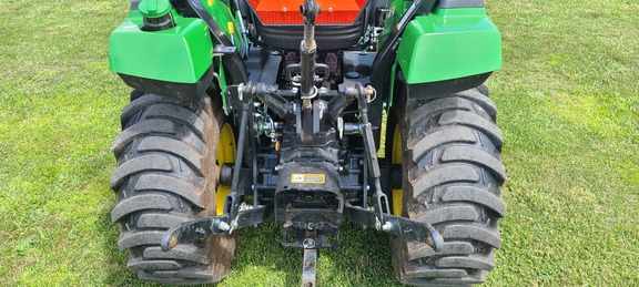 2018 John Deere 2032R Tractor Compact