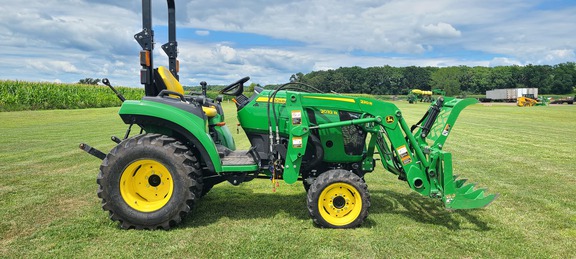 2018 John Deere 2032R Tractor Compact