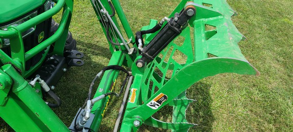 2018 John Deere 2032R Tractor Compact