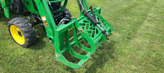 2018 John Deere 2032R Tractor Compact