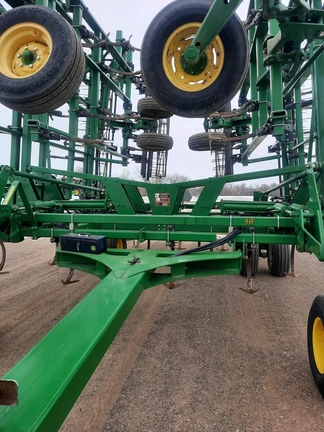 2009 John Deere 2210 Field Cultivator