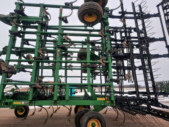 2009 John Deere 2210 Field Cultivator