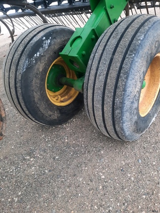 2009 John Deere 2210 Field Cultivator