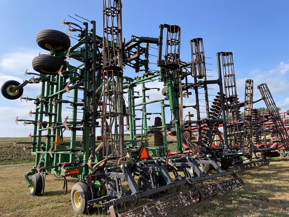 2007 John Deere 2210 Field Cultivator