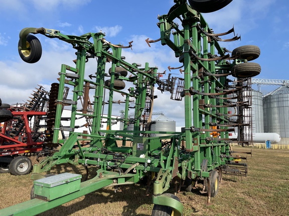 2007 John Deere 2210 Field Cultivator