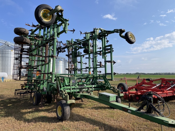 2007 John Deere 2210 Field Cultivator