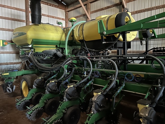 2012 John Deere DB60 Planter