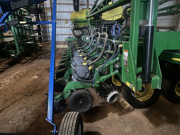 2012 John Deere DB60 Planter