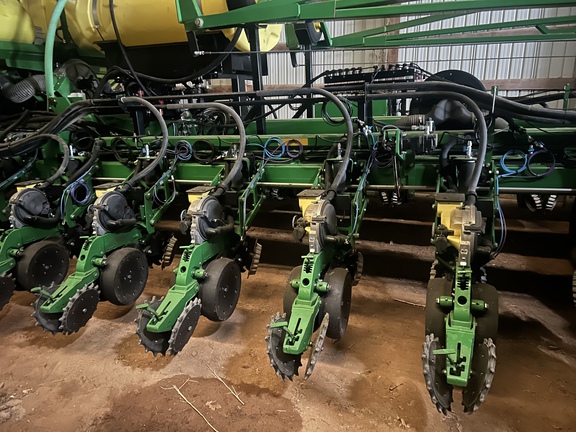 2012 John Deere DB60 Planter