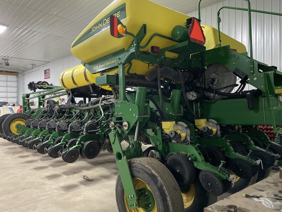 2012 John Deere 1770NT CCS Planter