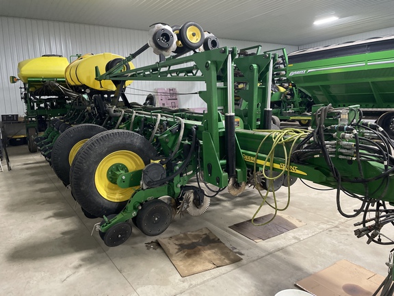 2012 John Deere 1770NT CCS Planter