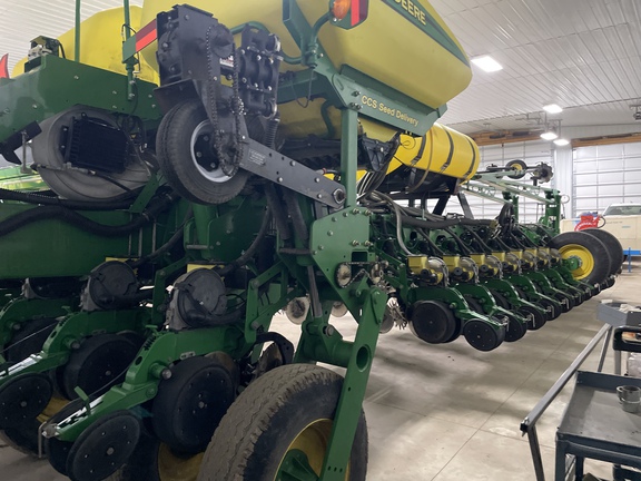 2012 John Deere 1770NT CCS Planter