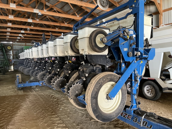 2013 Kinze 3600 Planter