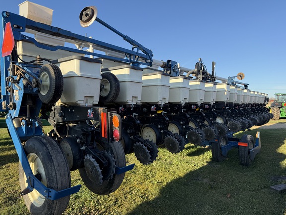 2013 Kinze 3600 Planter