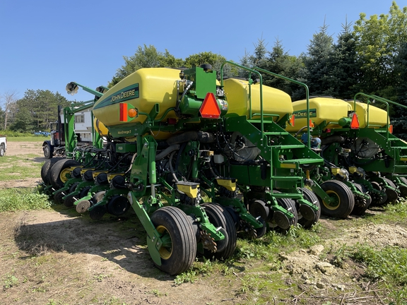 2015 John Deere 1775NT Planter