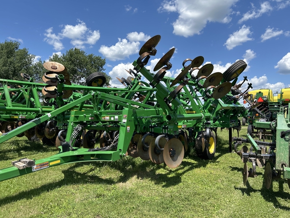 2023 John Deere 2730 Disk Ripper