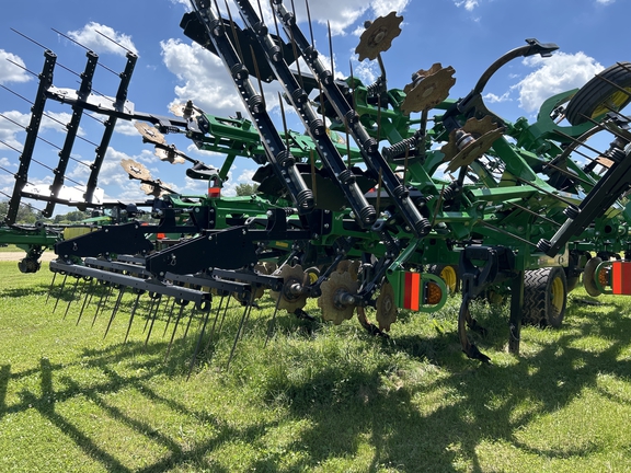 2023 John Deere 2730 Disk Ripper