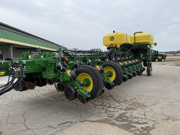 2025 John Deere 1775NT Planter