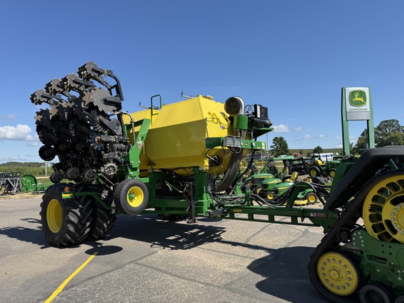 2023 John Deere ST12 Applicator