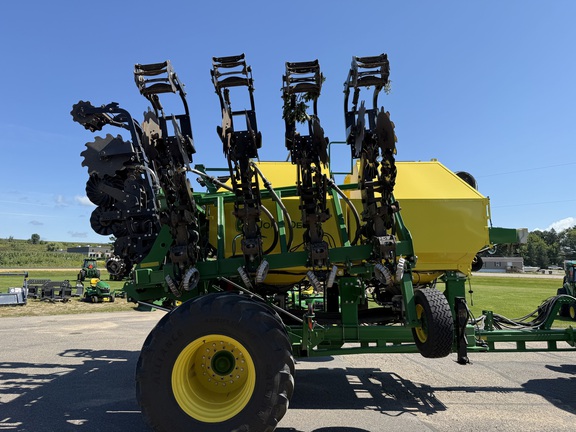 2023 John Deere ST12 Applicator