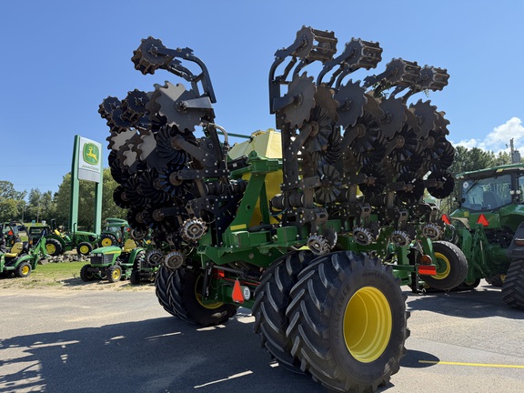 2023 John Deere ST12 Applicator