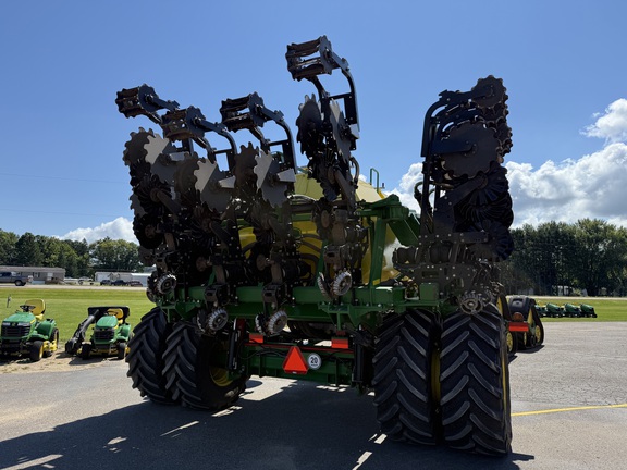 2023 John Deere ST12 Applicator