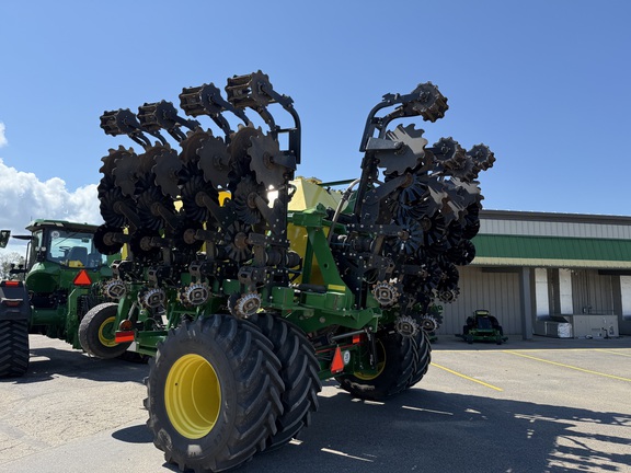 2023 John Deere ST12 Applicator