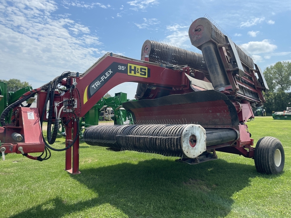 2011 H&S TFM2135 Hay Merger