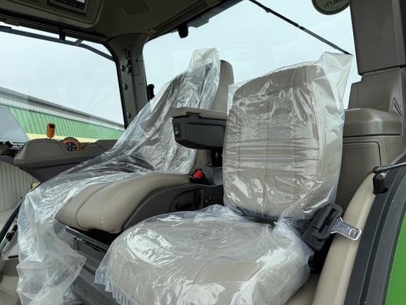 2024 John Deere 7R 270 Tractor