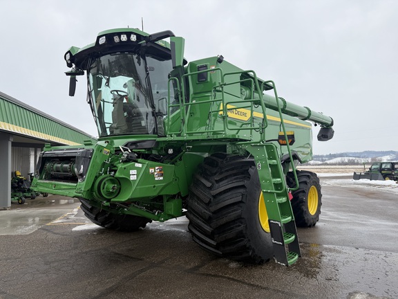 2025 John Deere S7 800 Combine