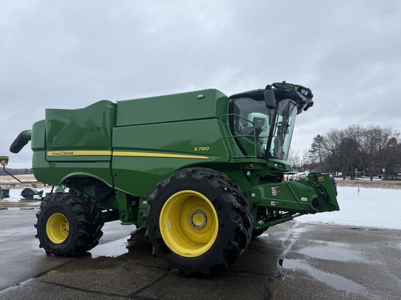 2024 John Deere S790 Combine