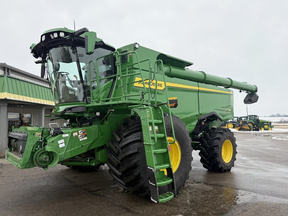 2025 John Deere S7 800 Combine