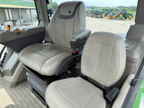 2025 John Deere 8R 250 Tractor