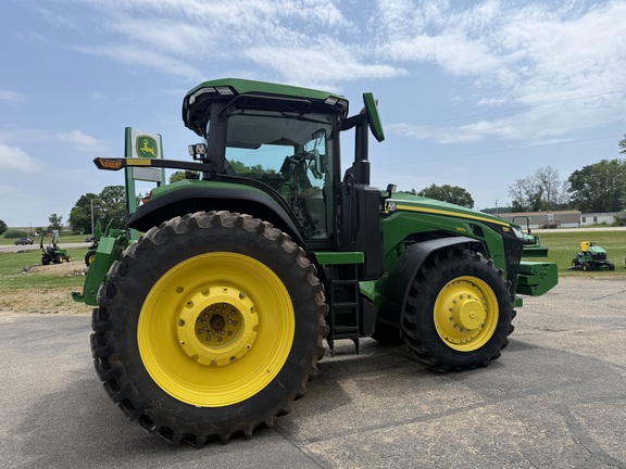 2025 John Deere 8R 250 Tractor