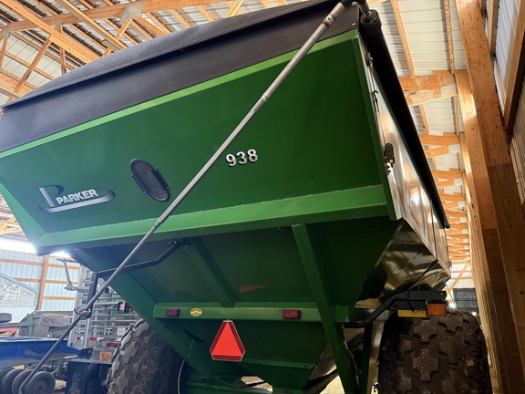 2007 Parker 938 Grain Cart