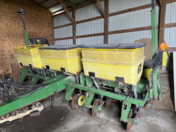 John Deere 1750 Planter