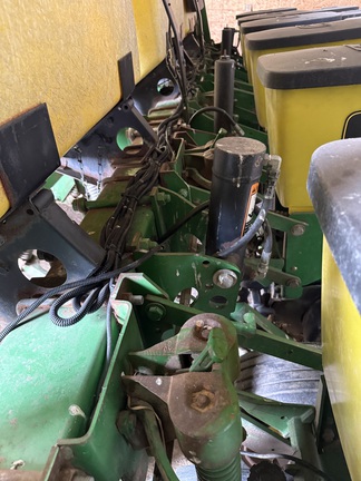 John Deere 1750 Planter