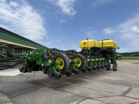 2026 John Deere 1775NT Planter