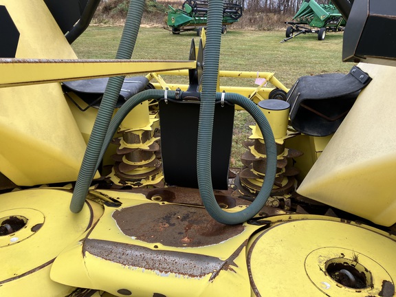 2010 John Deere 770 Header Forage