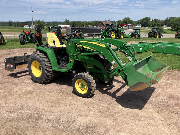 2016 John Deere 3033R Tractor Compact