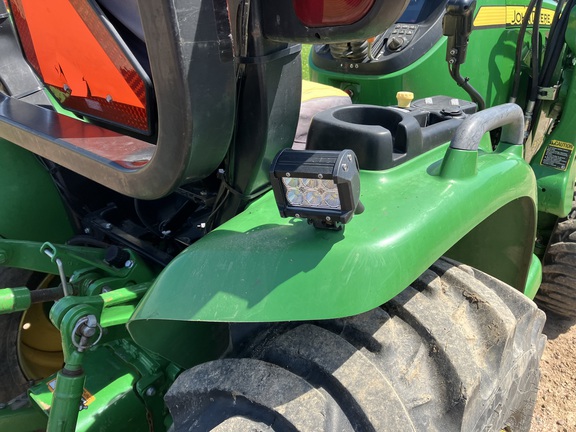 2016 John Deere 3033R Tractor Compact