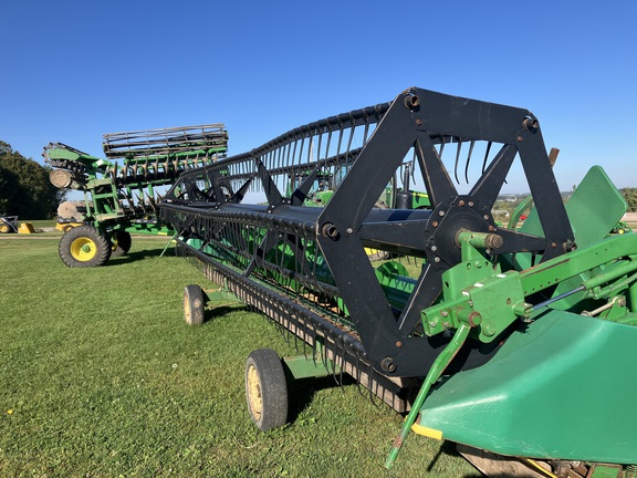 1996 John Deere 922 Header Combine