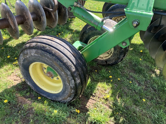 1998 John Deere 637 Disk