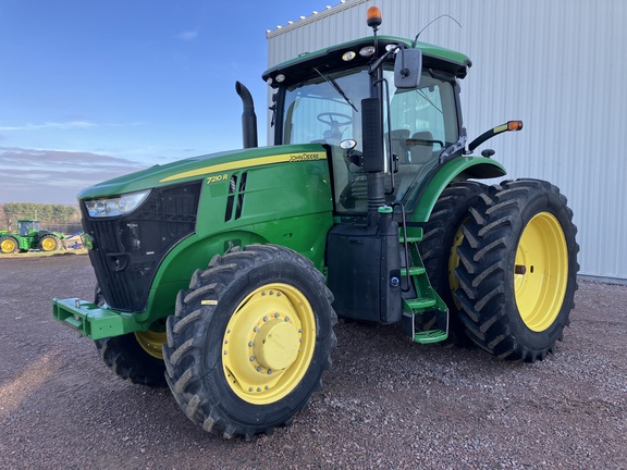 2014 John Deere 7210R Tractor