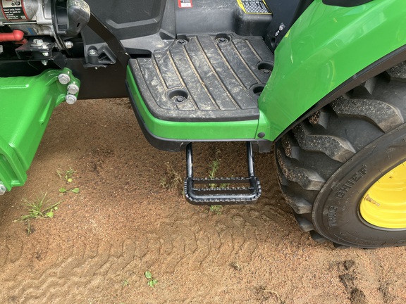 2019 John Deere 2025R Tractor Compact