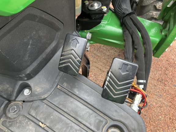 2019 John Deere 2025R Tractor Compact