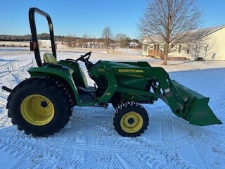 2013 John Deere 3032E Tractor Compact