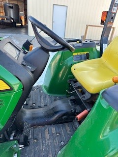 2013 John Deere 3032E Tractor Compact